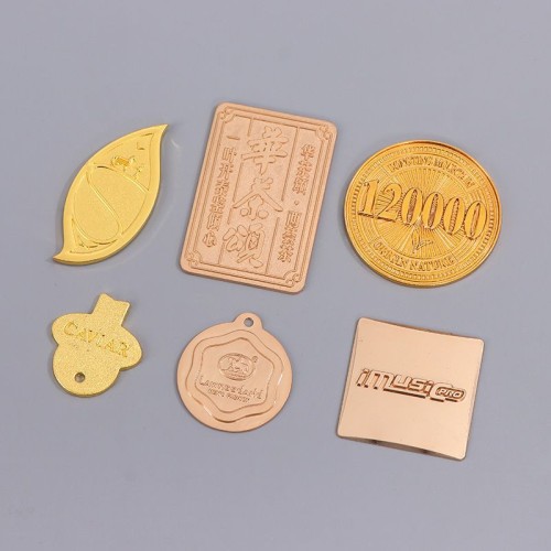 Custom Designed Zinc Alloy Medallion 3D Metal Tag Curved Shape Metal Badge for Bottle and Mugs