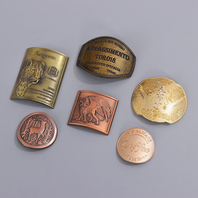 Custom Designed Zinc Alloy Medallion 3D Metal Tag Curved Shape Metal Badge for Bottle and Mugs